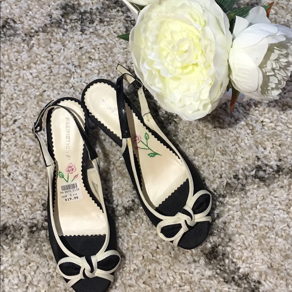 Predictions Kitten Heels SOLD ❤️